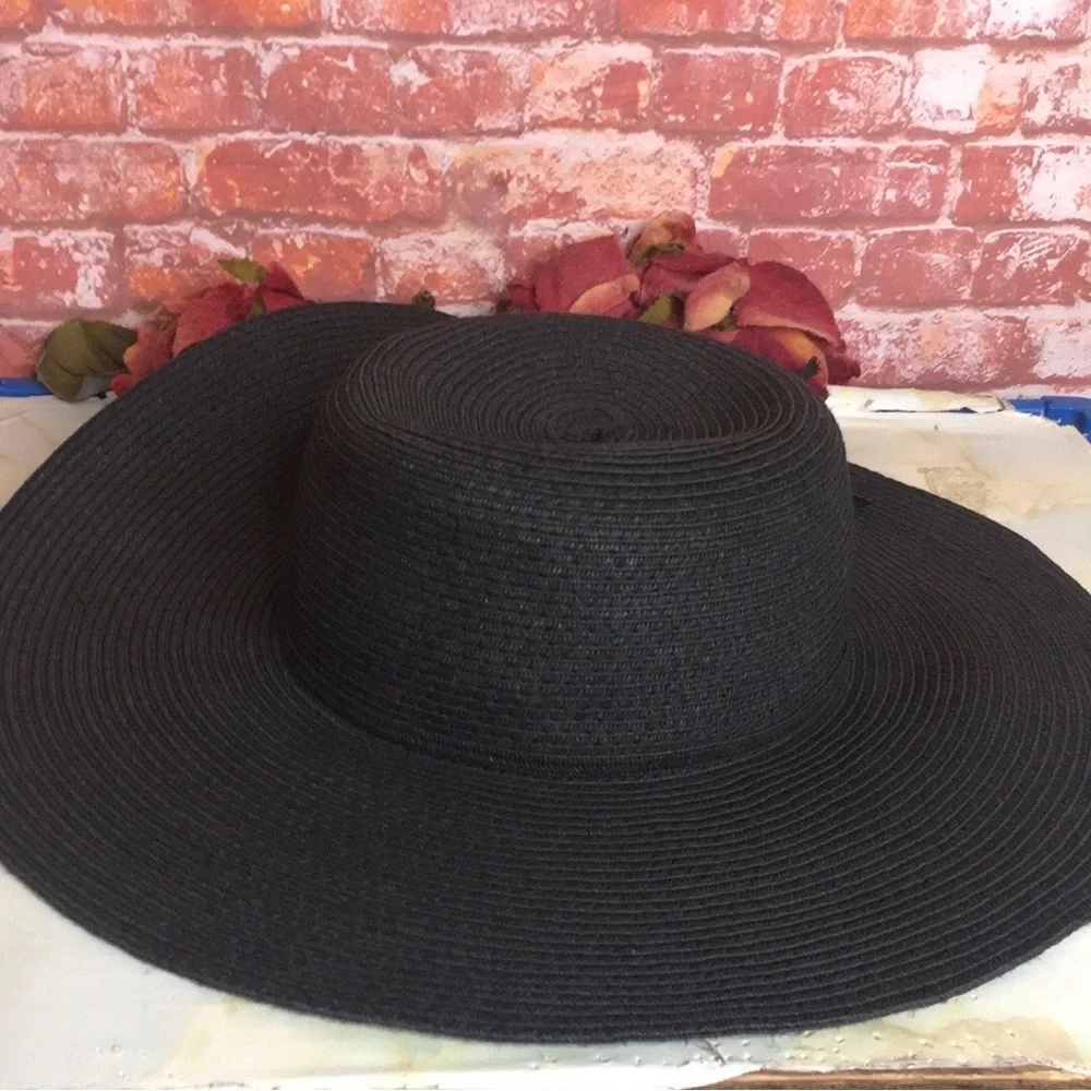 Elegant Black Wide-Brimmed Straw Beach Hat